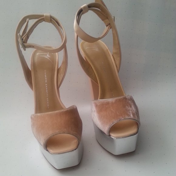 Betty Platform Velvet Sandal - Picture 2 of 8